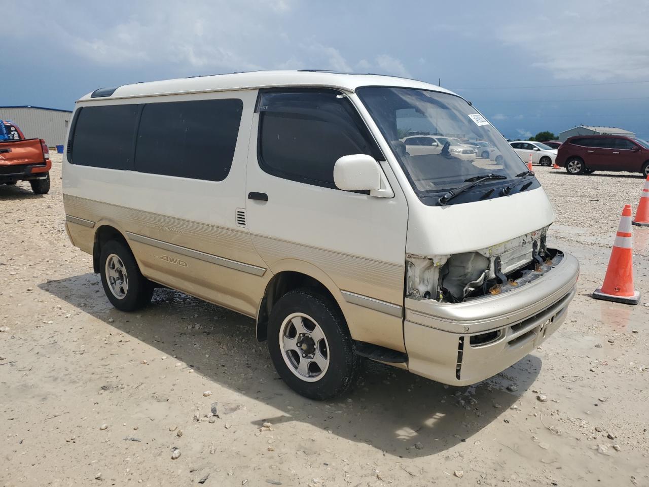 TOYOTA HIACE