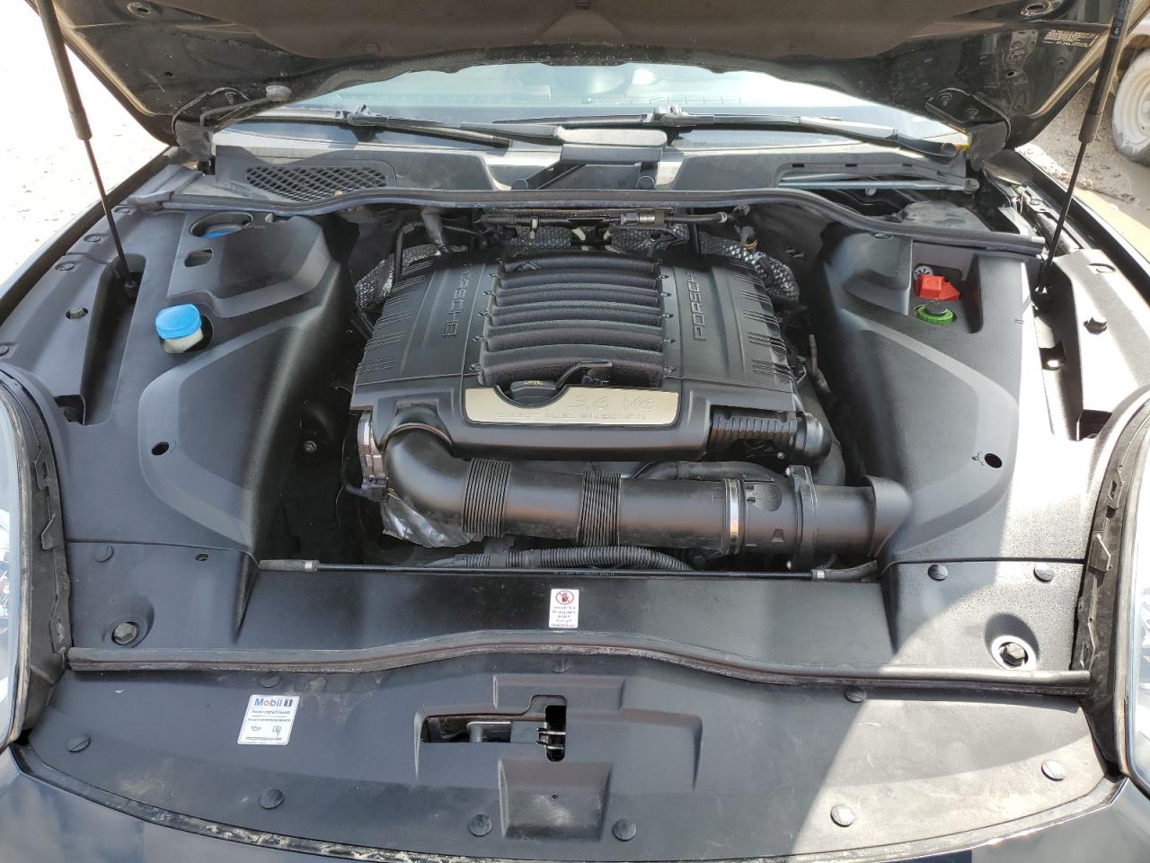 2018 PORSCHE CAYENN