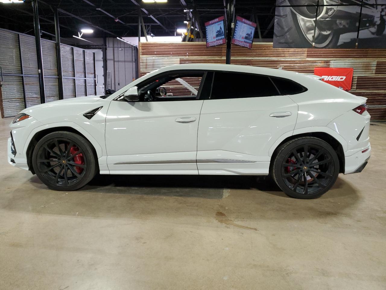 2021 LAMBORGHINI URUS