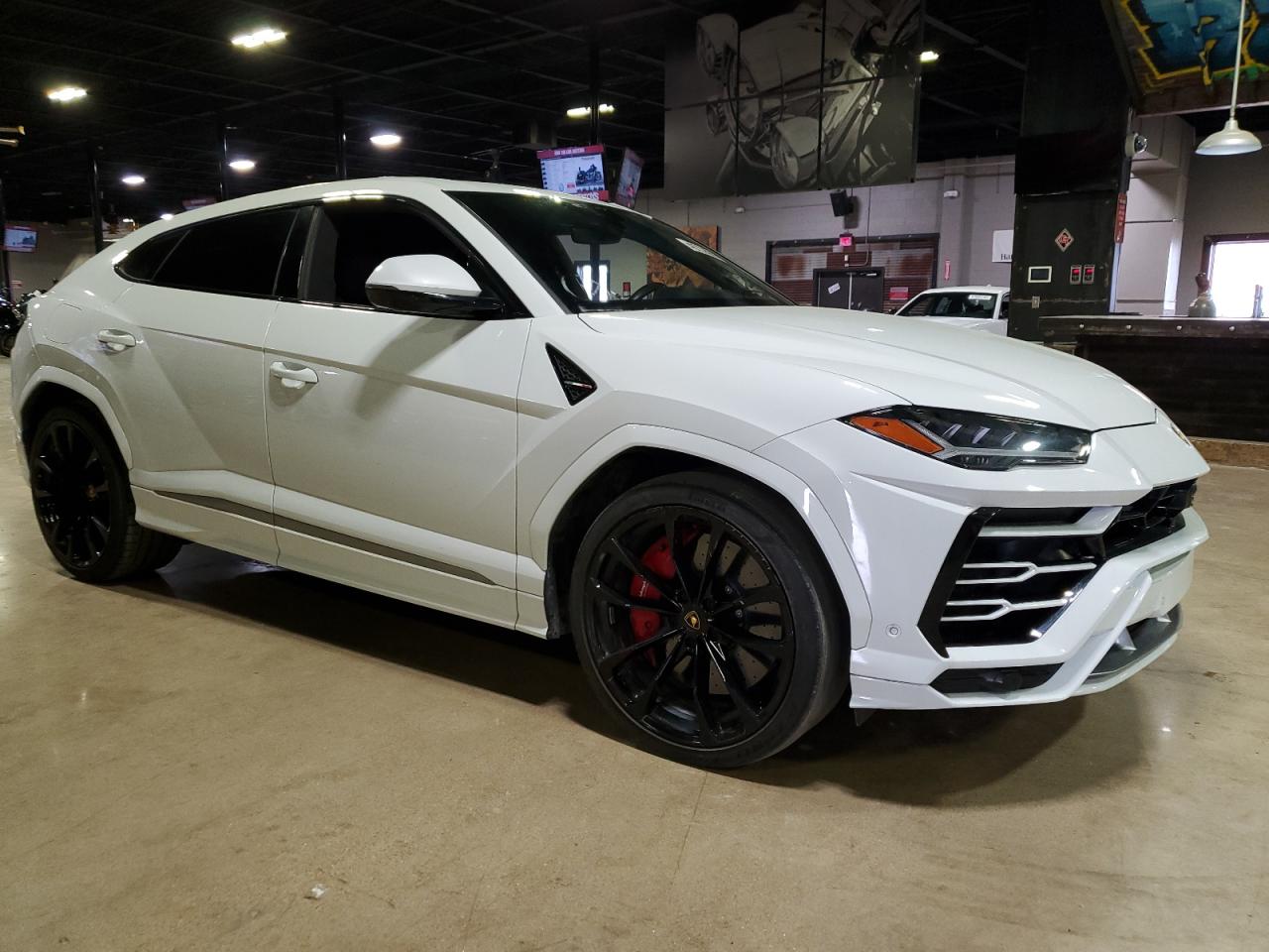 2021 LAMBORGHINI URUS