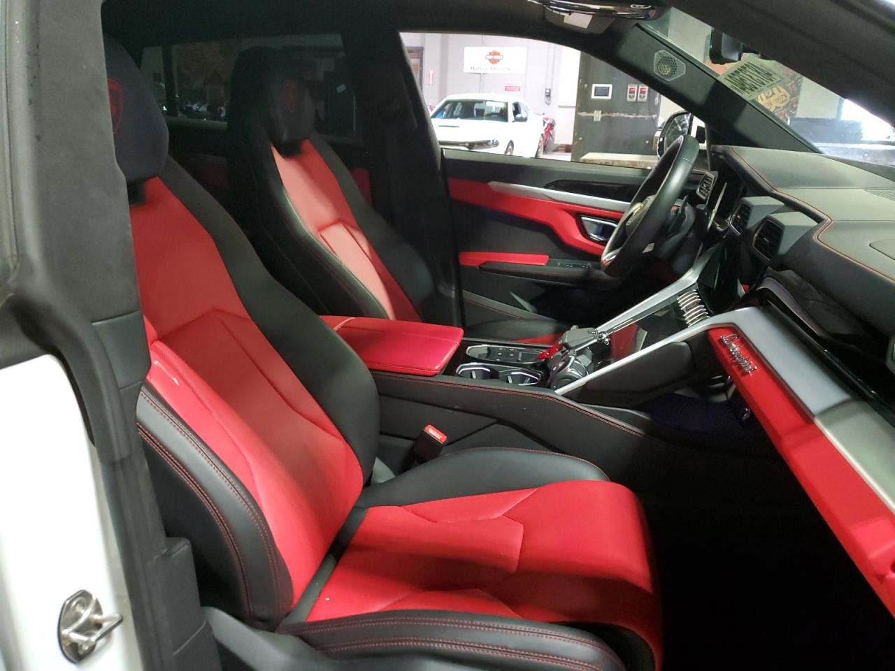 2021 LAMBORGHINI URUS